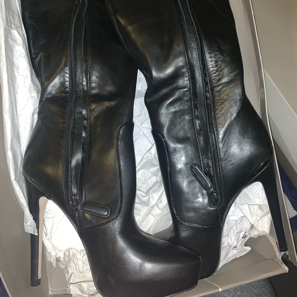 Bcbgmaxazria platform boots